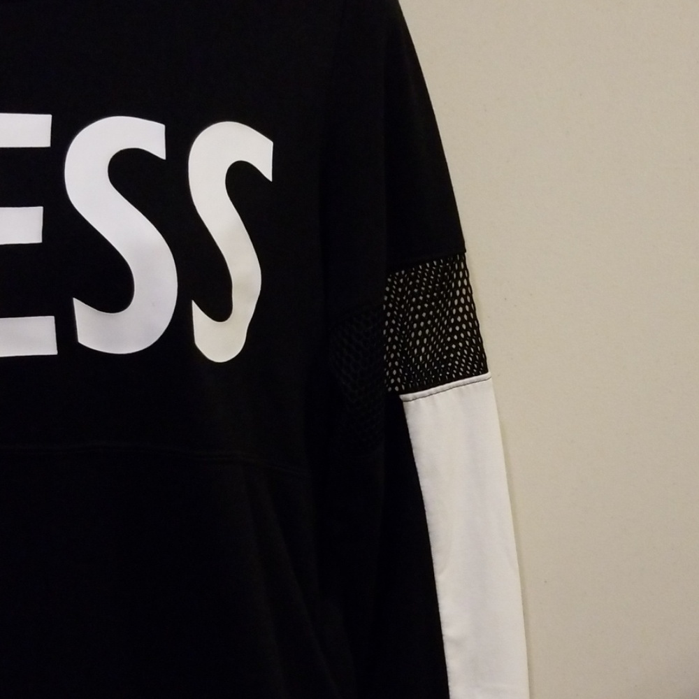 Guess - Picture 3 of 7